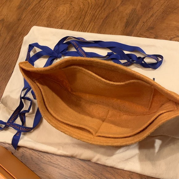 LV Monogram Empreinte Noir Bumbag - Picture 14 of 16